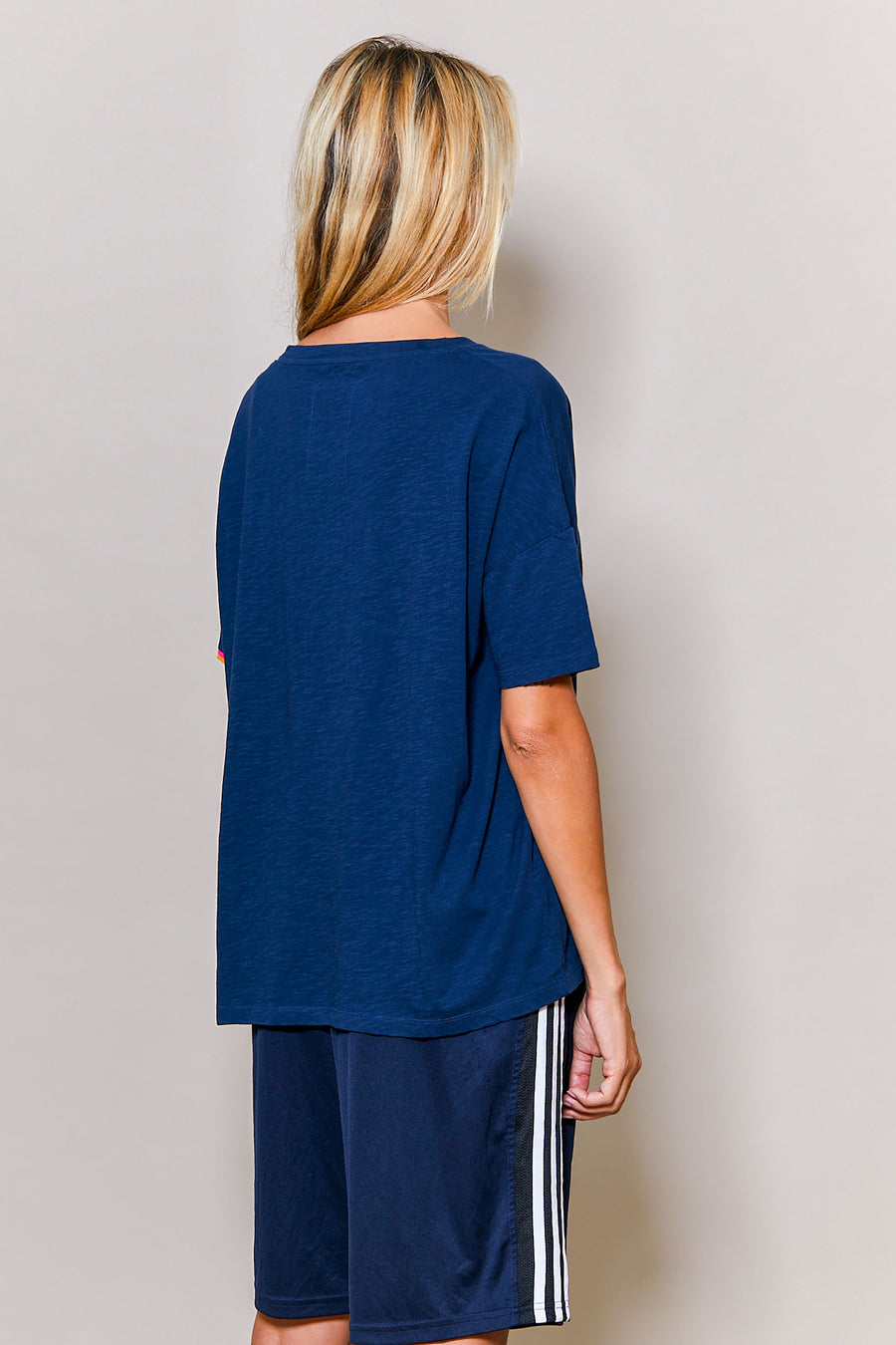 BILLIE NAVY T-SHIRT