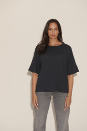 T-shirt Véronika - Chapitre 13 MIDNIGHT XS - ONE TEE X VERONIKA LOUBRY