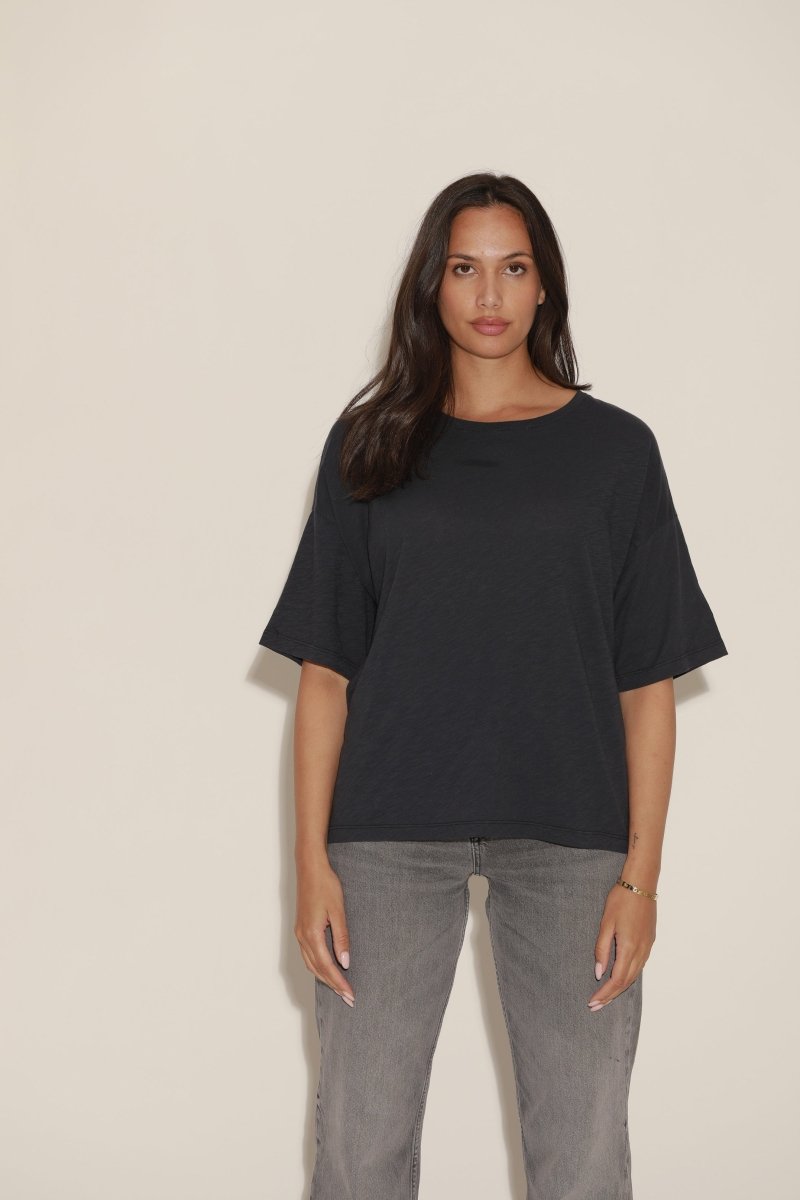 T-shirt Véronika - Chapitre 13 MIDNIGHT XS - ONE TEE X VERONIKA LOUBRY
