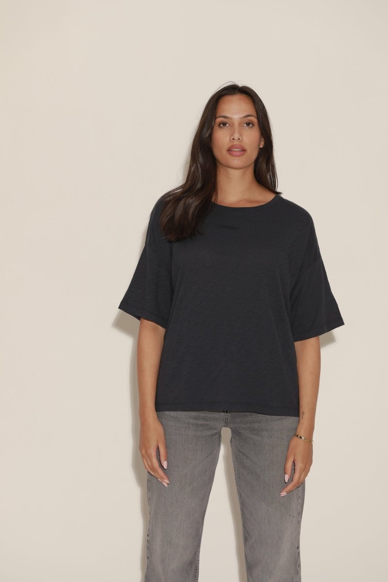 T-shirt Véronika - Chapitre 13 MIDNIGHT XS - ONE TEE X VERONIKA LOUBRY