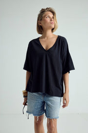 T-shirt Véronika col V - 📖12 Capsule 2 NOIR XS - ONE TEE X VERONIKA LOUBRY