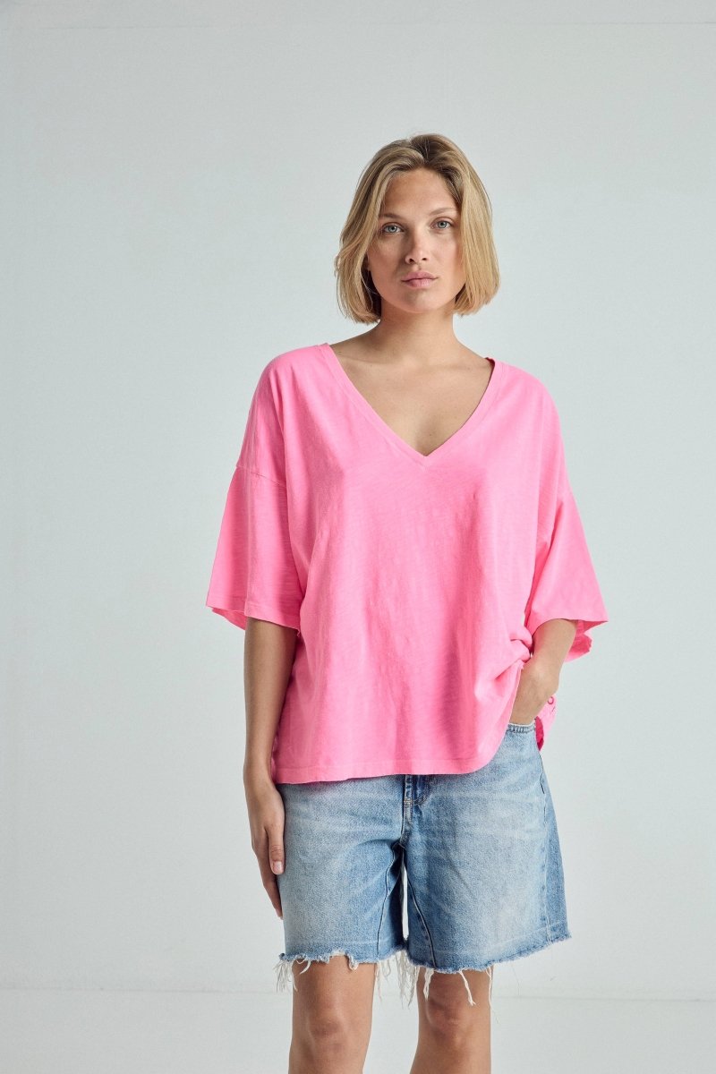 T-shirt Véronika col V - 📖12 Capsule 2 PINK FLUO XS - ONE TEE X VERONIKA LOUBRY