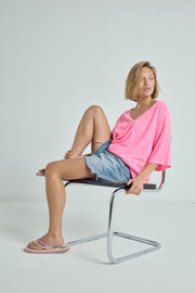 T-shirt Véronika col V - 📖12 Capsule 2 PINK FLUO XS - ONE TEE X VERONIKA LOUBRY
