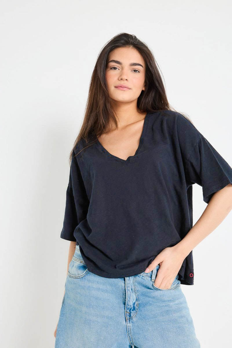 T-shirt Véronika col V - Chapitre 13 MIDNIGHT XS - ONE TEE X VERONIKA LOUBRY